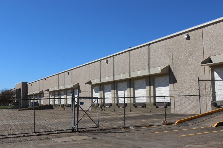 More Photos Of 9500-9540 Clay Rd, Houston Distribution For Lease