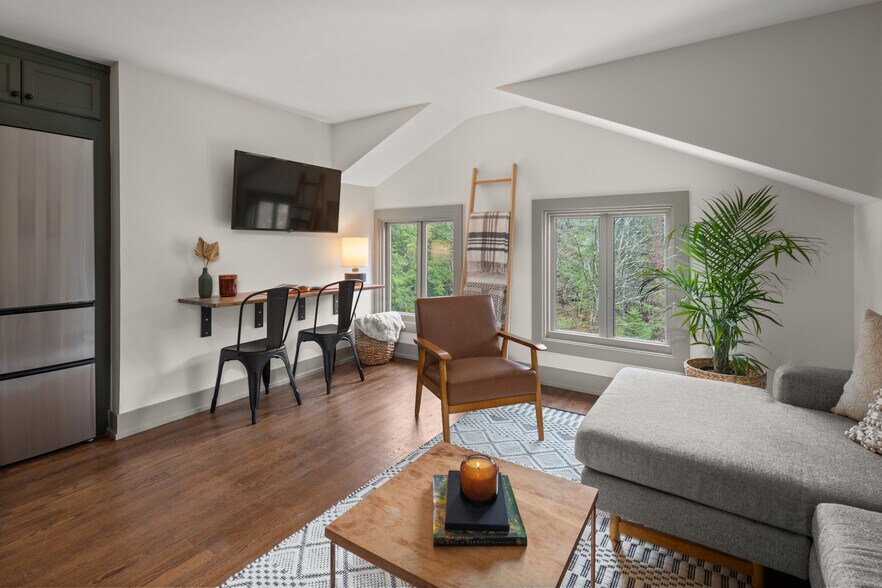 More Photos Of 56 Turner Mill Ln, Stowe Specialty For Sale