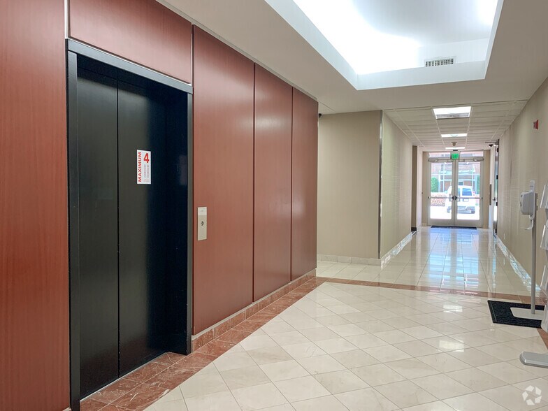 More Photos Of 11496 Luna Rd, Farmers Branch Flex For Lease