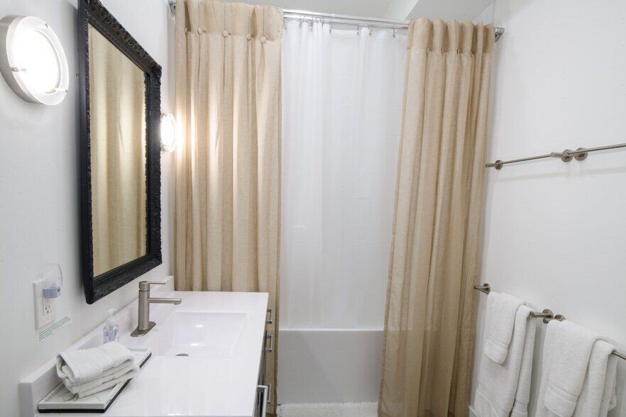 More Photos Of 13662 Red Arrow Hwy, Harbert Hotel For Sale