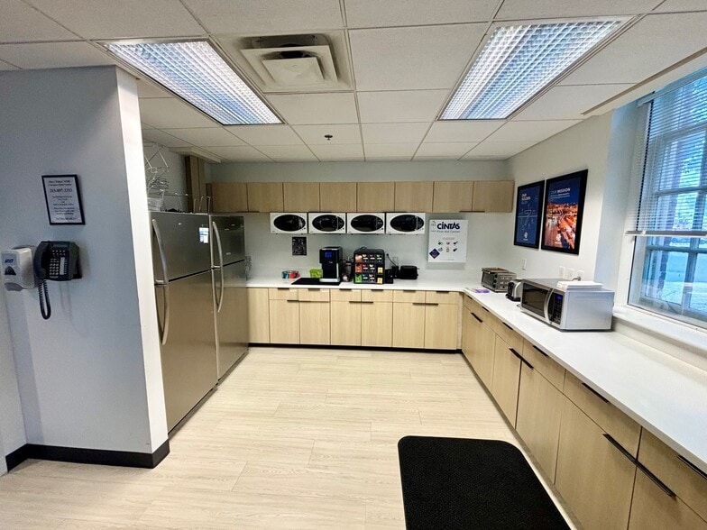 More Photos Of 5101 S Broad St, Philadelphia Office For Lease