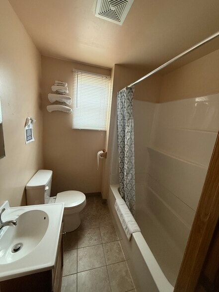 More Photos Of 1102 N Cunningham Ave, Urbana Hospitality For Sale