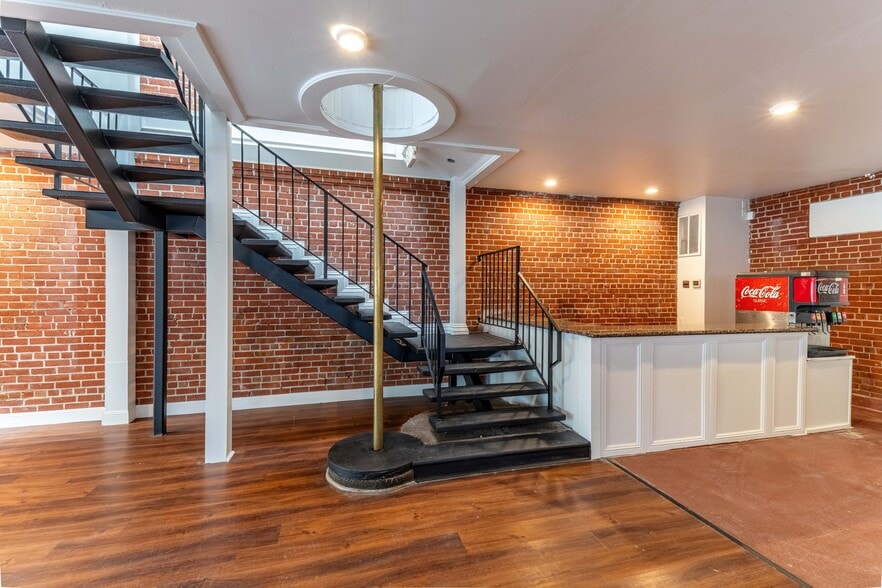 More Photos Of 55 5th St, Gilroy Restaurant For Sale