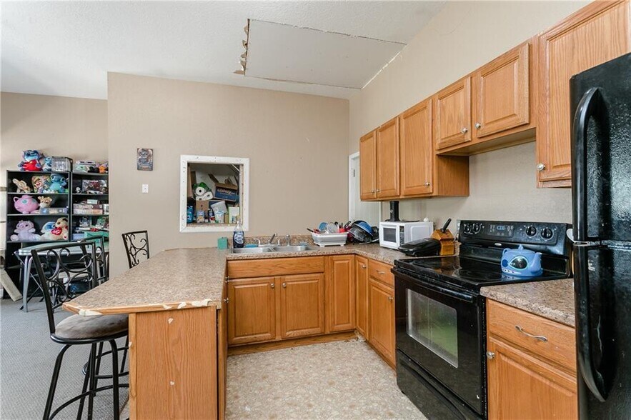 More Photos Of 3829 N Main St, Marion Storefront Retail Residential For Sale