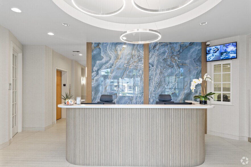 More Photos Of 100 Village Square Crossings, Palm Beach Gardens Medical For Lease
