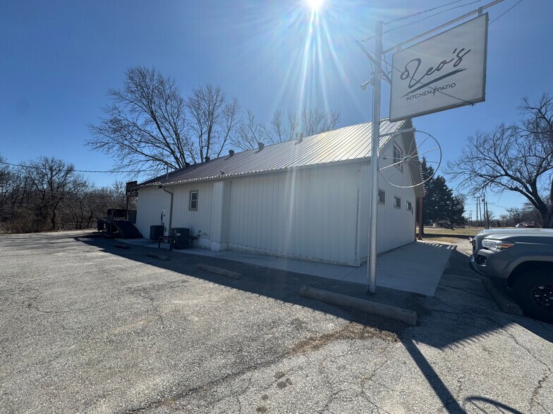 More Photos Of 8385 Penner Ave, De Soto Restaurant For Lease