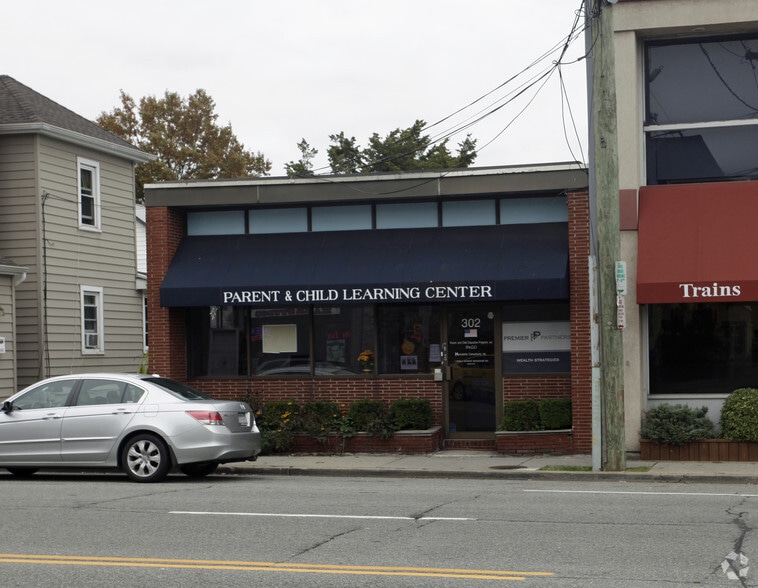 More Photos Of 302 Willis Ave, Mineola Freestanding For Lease