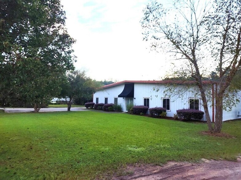 Primary Photo Of 32 Joe Kennedy Blvd, Statesboro Light Distribution For Sale
