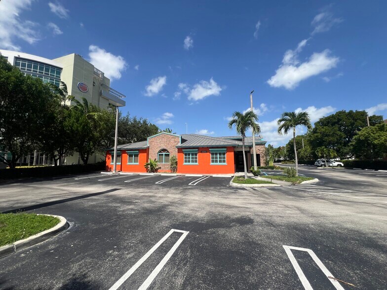 Primary Photo Of 2255 NW 87th Ave, Miami Restaurant For Lease