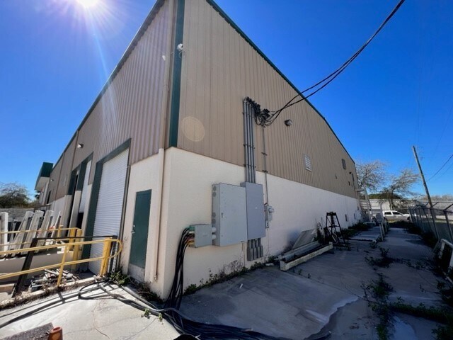 More Photos Of 1842 Gunn Hwy, Odessa Flex For Lease