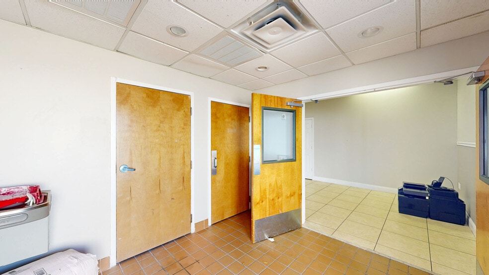 More Photos Of 150 Dog Track Rd, Longwood Office For Sale