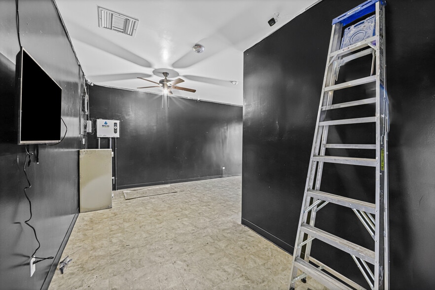 More Photos Of 300 Pendleton Way, Oakland Office For Sale