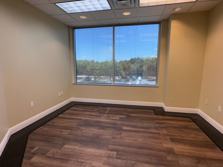 More Photos Of 6200 Metrowest Blvd, Orlando Office For Sale