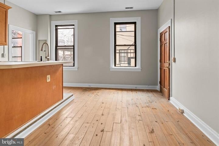 More Photos Of 2112 Fleet St, Baltimore Bar For Sale
