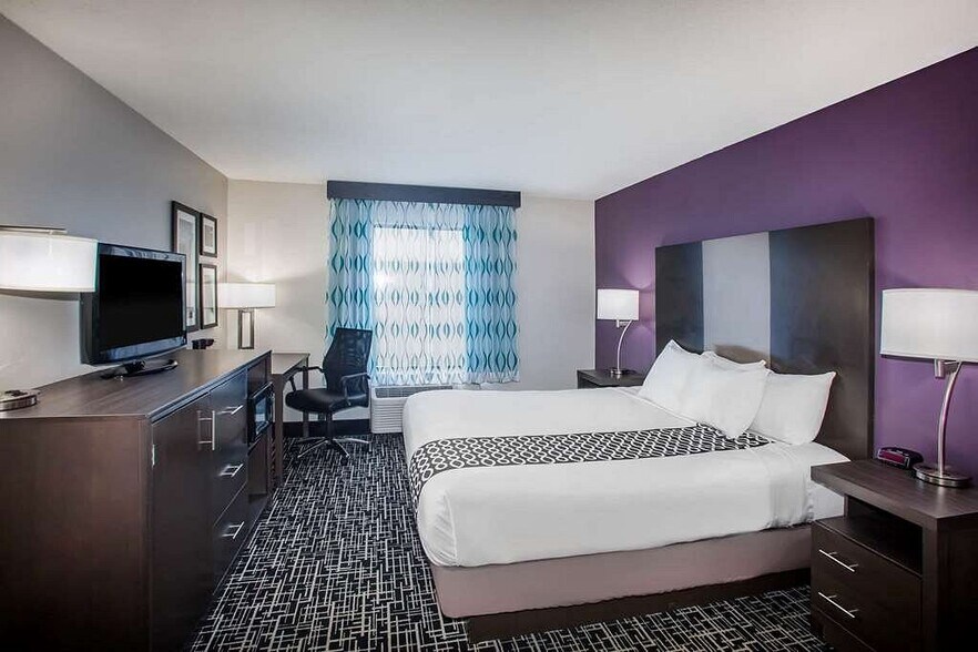 More Photos Of 14 Regency Pky, Granite City Hotel For Sale