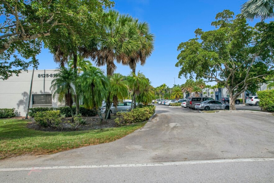 More Photos Of 8105 NW 33rd Street, Doral Flex For Sale