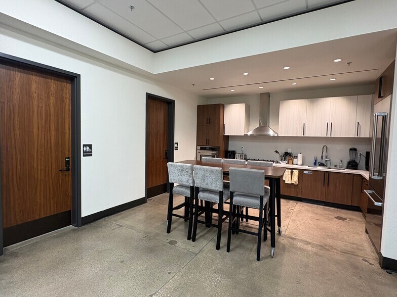 More Photos Of 900 S Main St, Las Vegas Office For Lease