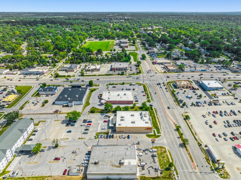 More Photos Of 212 N 48th St, Lincoln Supermarket For Sale
