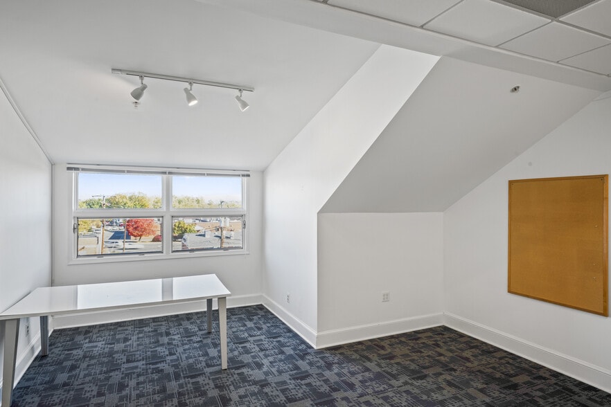 More Photos Of 602 S King St, Leesburg Medical For Lease