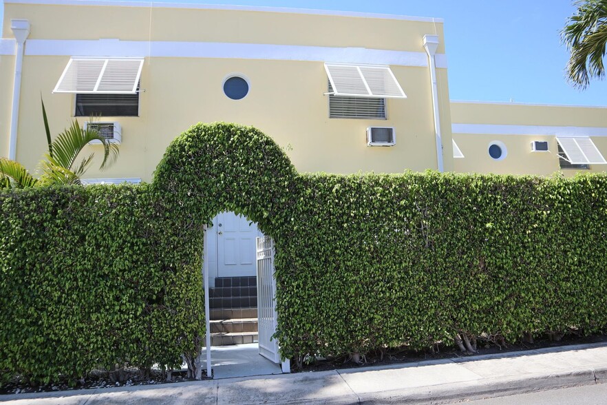 Primary Photo Of 172 N County Rd, Palm Beach Apartments For Sale