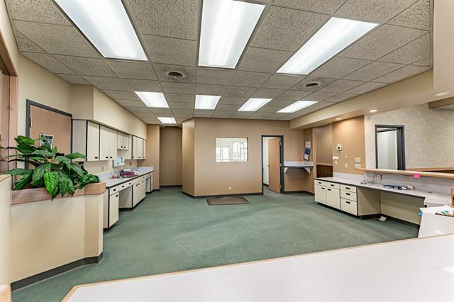 More Photos Of 34 SE Main St, Blackfoot Office For Sale