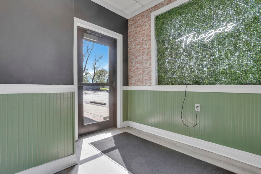 More Photos Of 1122 Hebron Rd, Heath Restaurant For Sale