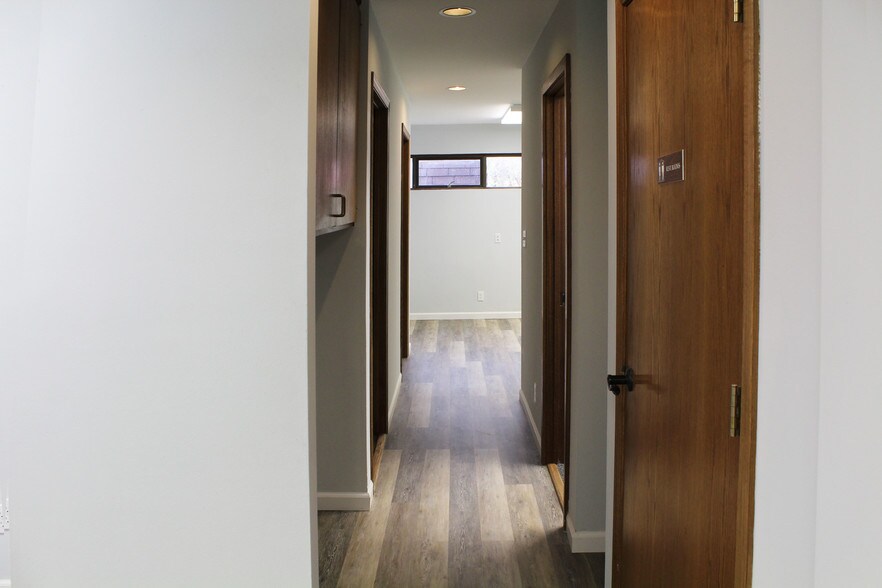 More Photos Of 1102-1108 Poplar Pl, Rogers Medical For Lease