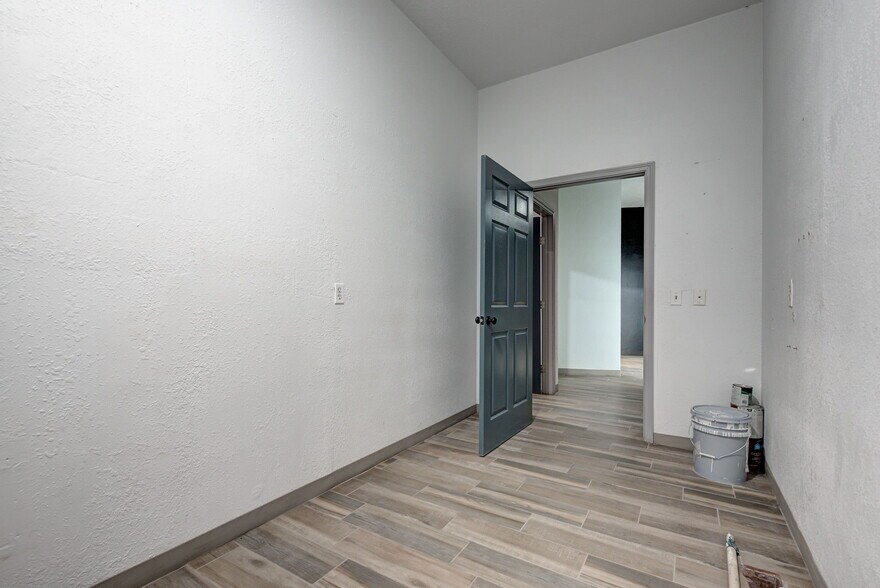 More Photos Of 7917 N May Ave, Oklahoma City Freestanding For Sale