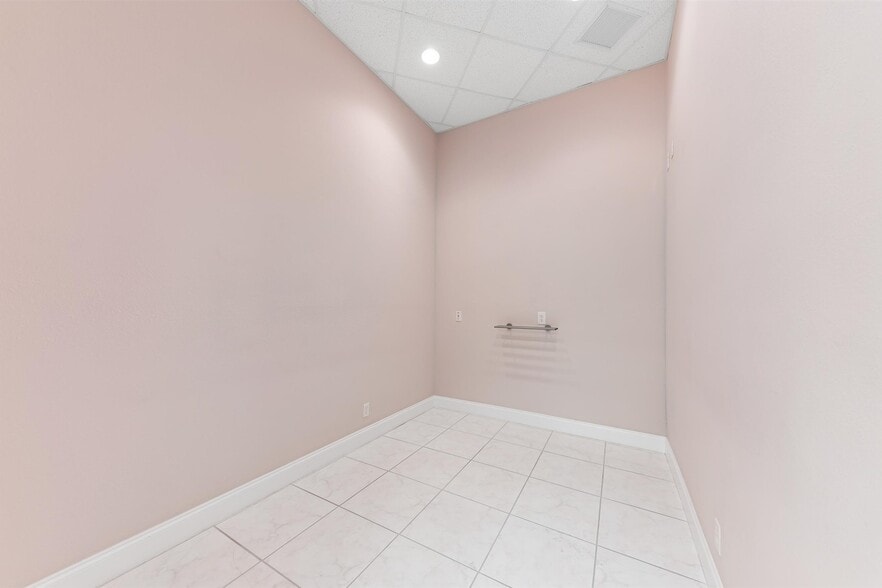 More Photos Of 826 N Dixie Hwy, Lantana Apartments For Sale