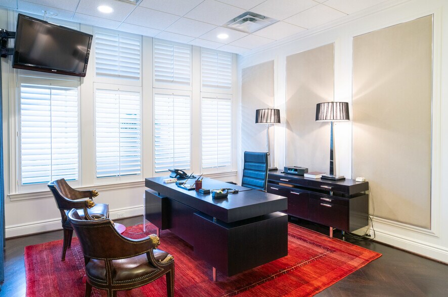 More Photos Of 112 Kercheval Ave, Grosse Pointe Office Residential For Lease