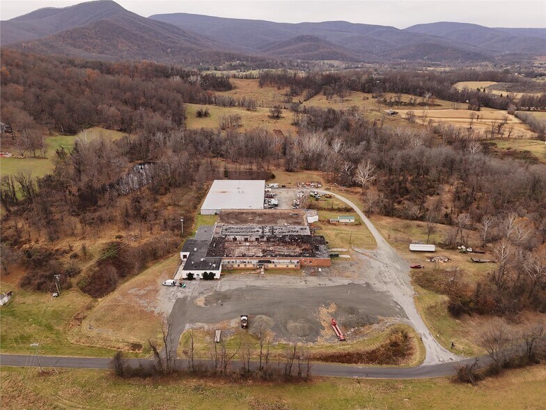 More Photos Of 113 Aileen Rd, Flint Hill Warehouse For Sale