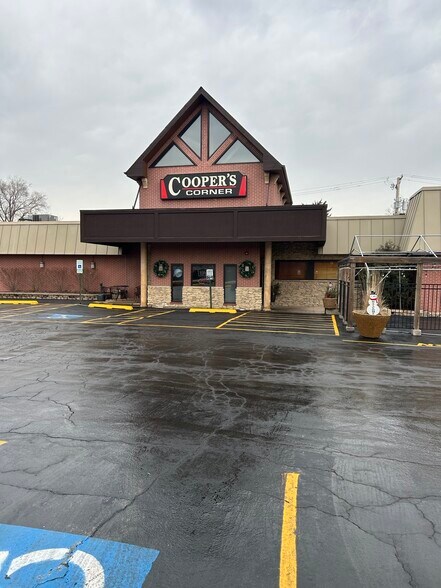 More Photos Of 27W150 Roosevelt Rd, Winfield Restaurant For Sale