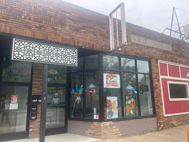 More Photos Of 1809-1811 NE Plainfield Ave, Grand Rapids General Retail For Sale