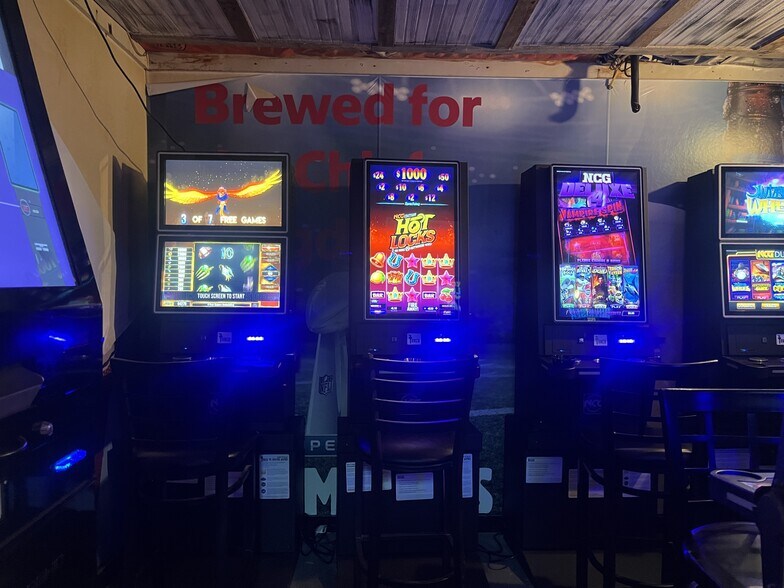 More Photos Of 219 Main St, Hale Flex For Sale