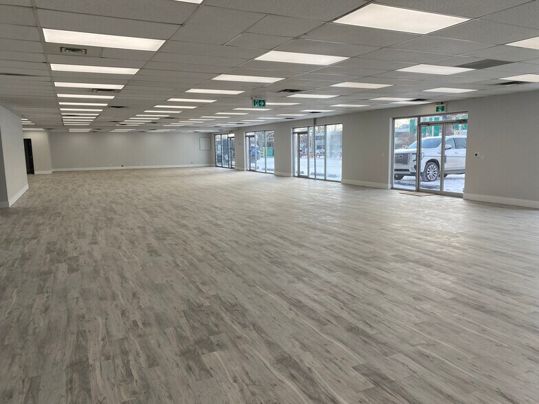 More Photos Of 4412 Manilla Rd SE, Calgary Showroom For Sale
