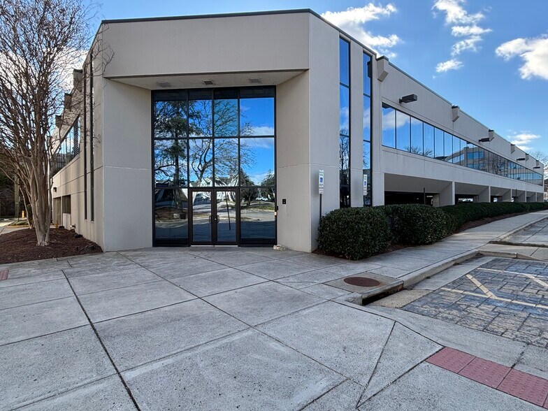 Primary Photo Of 2730 Eisenhower Ave, Alexandria Schools For Lease