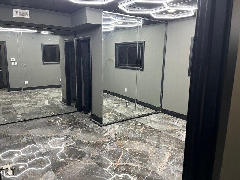 More Photos Of 1586 E Commercial Blvd, Fort Lauderdale General Retail For Sale