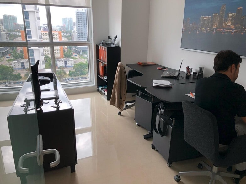 More Photos Of 175 SW 7th St, Miami Medical For Sale