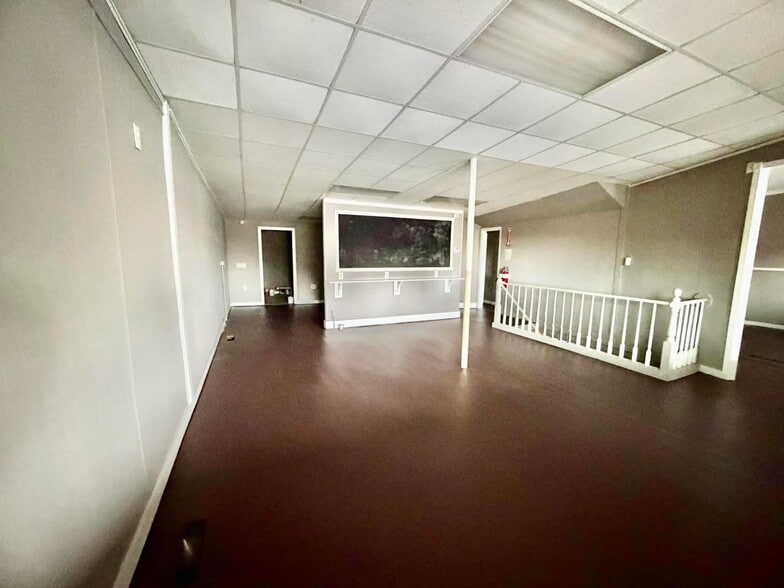 More Photos Of 359 W Shadburn Ave, Buford Freestanding For Sale