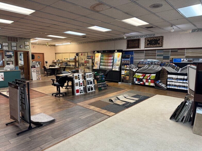 More Photos Of 1900 Crockett Rd, Palestine Storefront For Sale