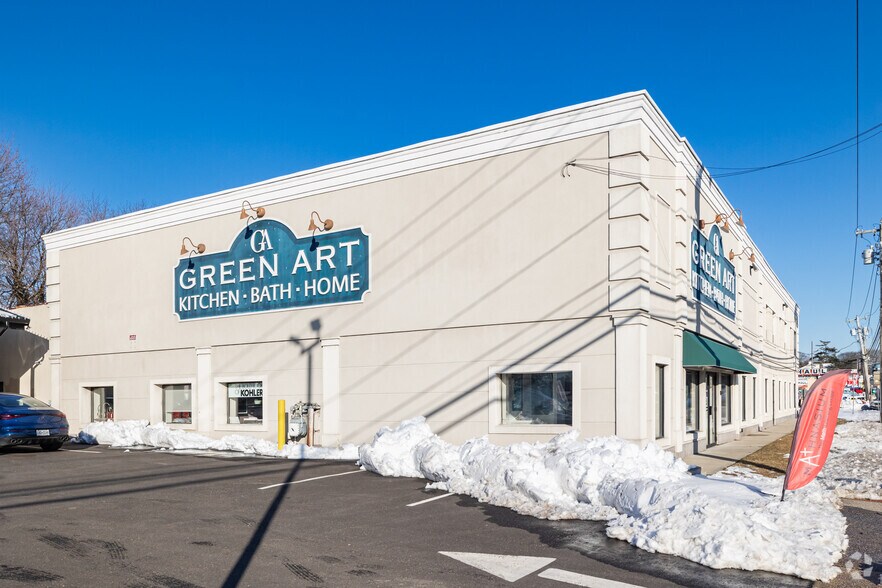 More Photos Of 17 E Jericho Tpke, Huntington Station Storefront Retail Office For Lease