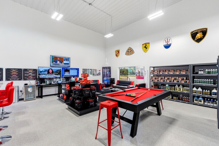 More Photos Of 12445 Collier Blvd, Naples Showroom For Sale