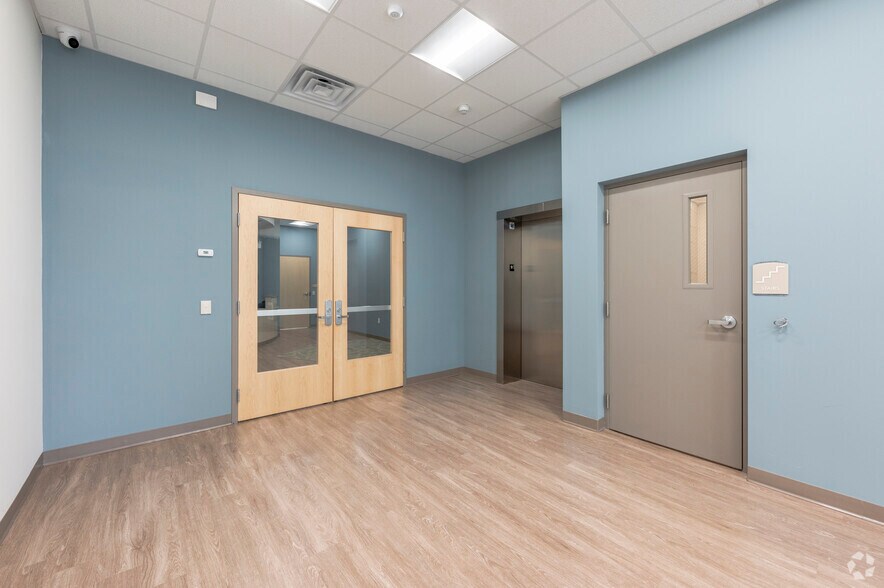 More Photos Of 28 Branford Rd, North Branford Medical For Sale