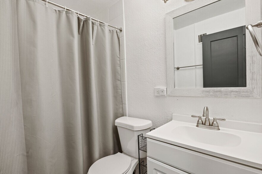 More Photos Of 3525 S Bannock St, Englewood Apartments For Sale