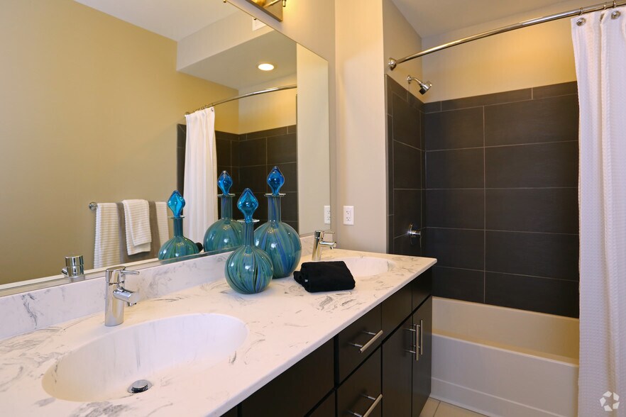 More Photos Of 123 N Desplaines St, Chicago Apartments For Lease