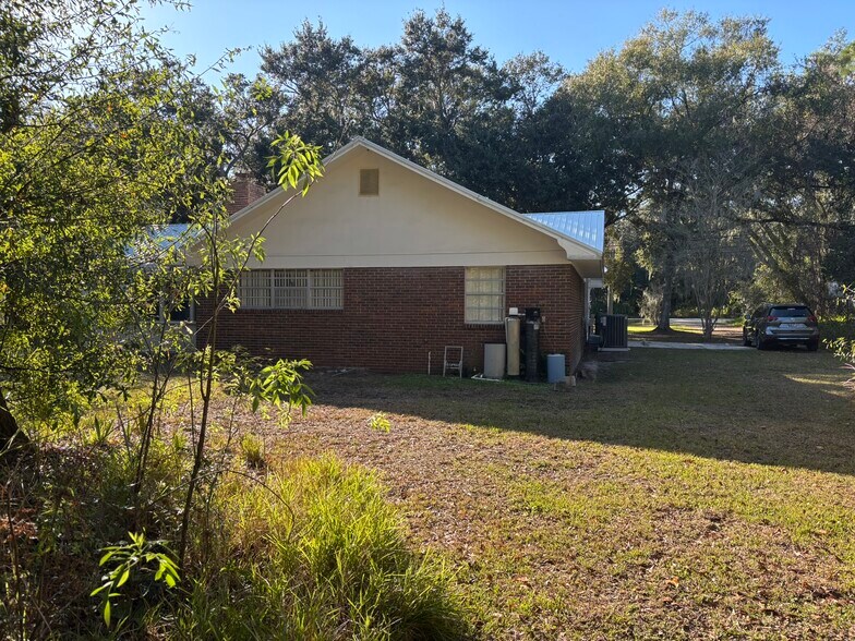 More Photos Of 4040 Waring Rd, Lakeland Office For Sale