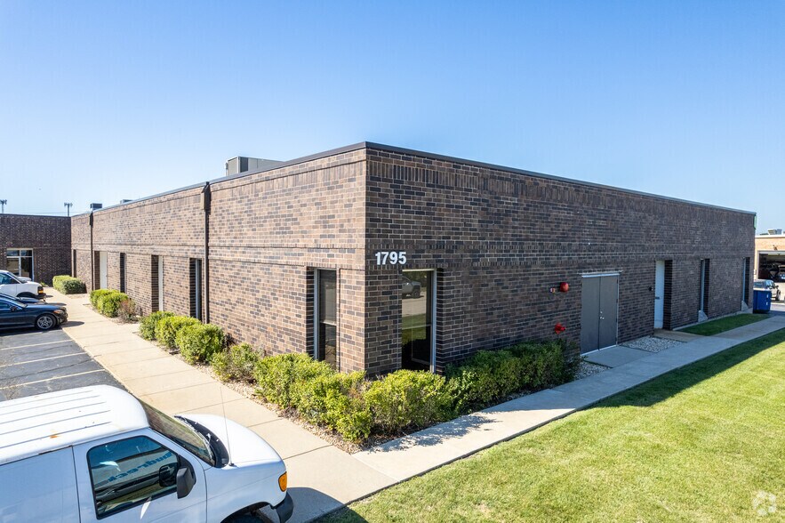 More Photos Of 1765-1795 Cortland Ct, Addison Flex For Lease