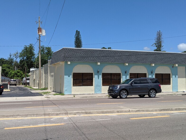 More Photos Of 2704 14th St, Bradenton Freestanding For Sale