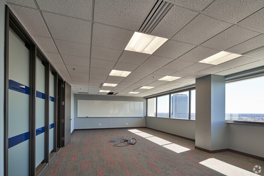 More Photos Of 888 W Big Beaver Rd, Troy Office For Sale
