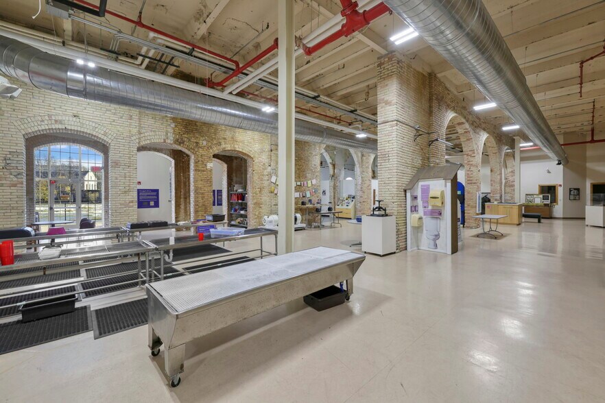 More Photos Of 425 W Water St, Appleton Office For Lease